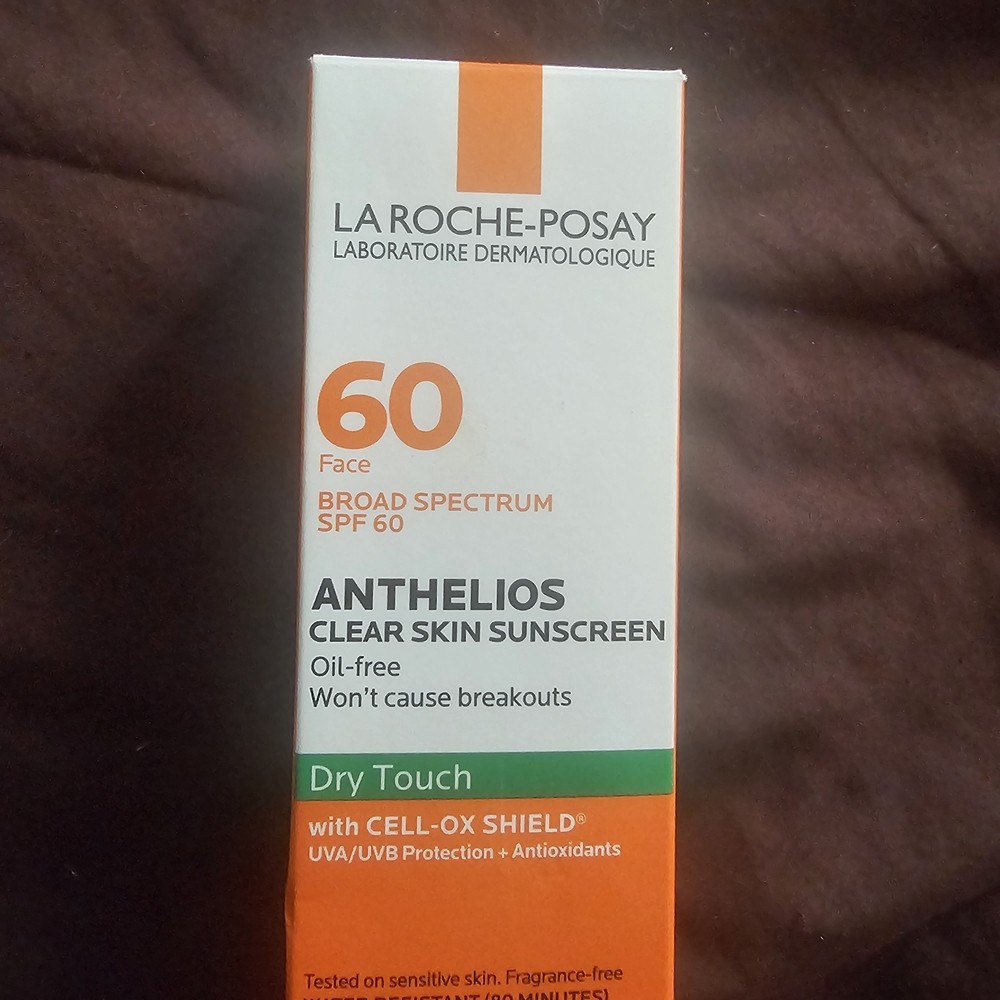 La Roche-Posay Anthelios Clear Skin Sunscreen SPF 60